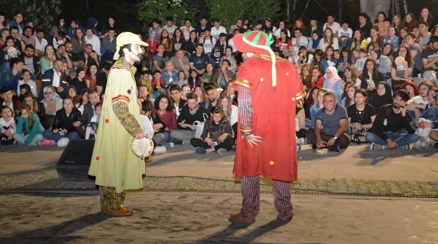 Anadolu &Uuml;niversitesi Karag&ouml;z ve Hacivat&rsquo;ı ağırladı