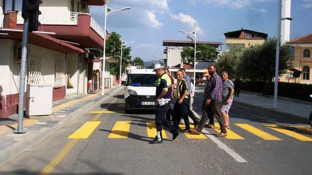 Sarıgöl’de ’Öncelik Yayaların’ uygulaması