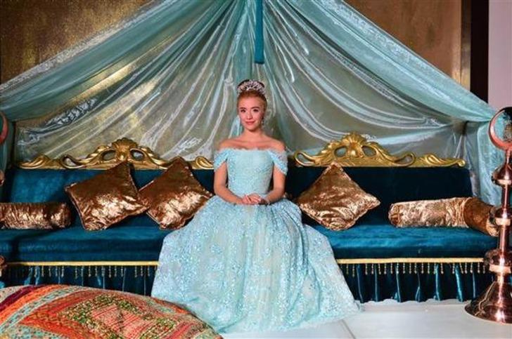 Ali Ağaoğlu'ndan kızına unutulmaz kına gecesi G4