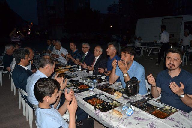 Kızılay’dan 400 kişiye iftar programı