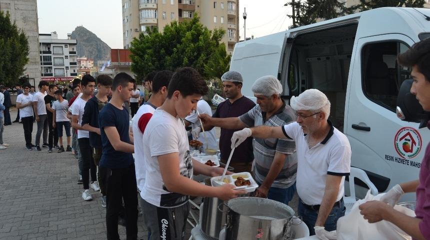 Kızılay’dan 400 kişiye iftar programı
