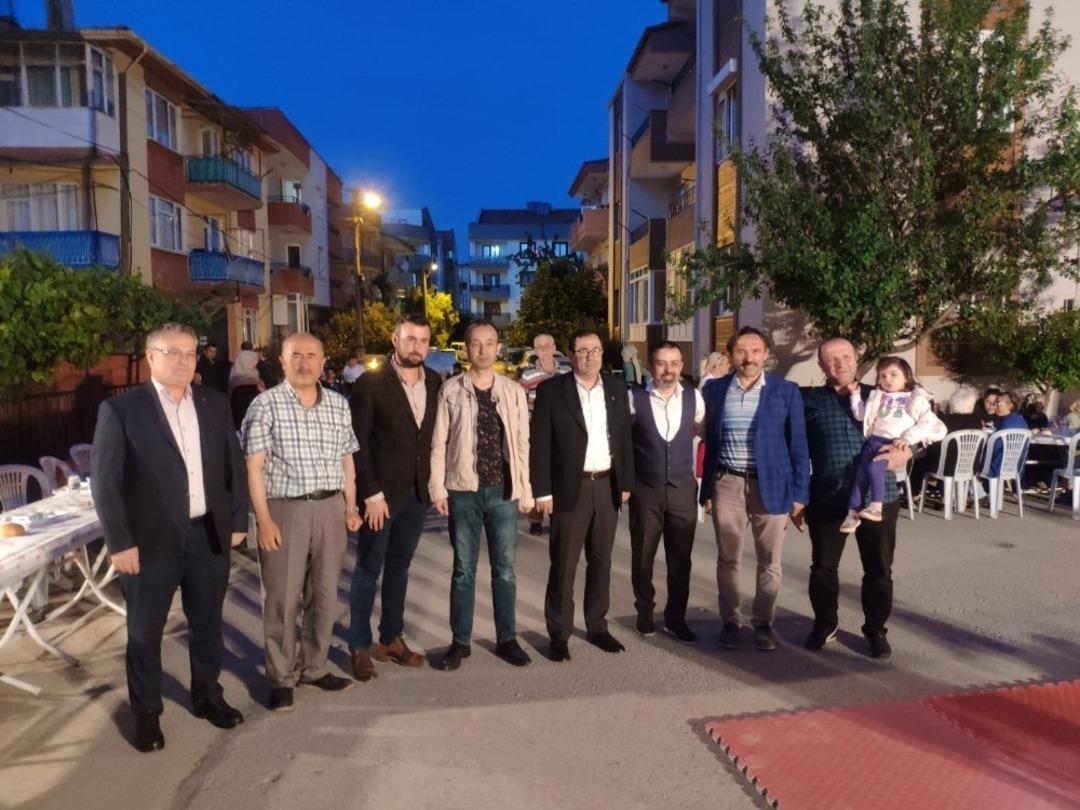 Semazen g&ouml;sterisi sokak iftarına renk kattı