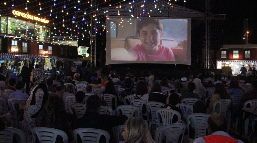 Vatandaşların yazlık sinema keyfi