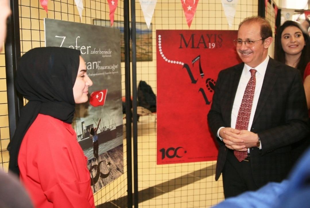 Bayburt &Uuml;niversitesi&rsquo;nde &lsquo;Milli M&uuml;cadelenin 100. Yılı&rsquo; konulu grafik tasarım sergisi d&uuml;zenlendi