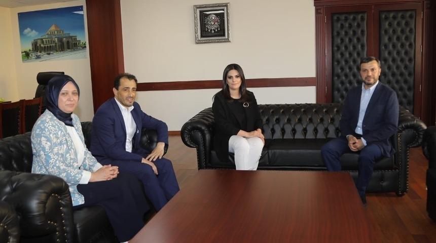 J&uuml;lide Sarıeroğlu, Y&uuml;reğir Belediyesi Başkanı&rsquo;nı ziyaret etti