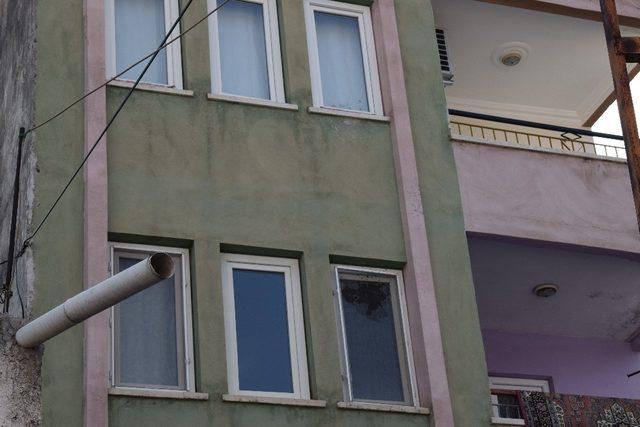 Malatya’da pompalı tüfekle apartmana saldırdılar