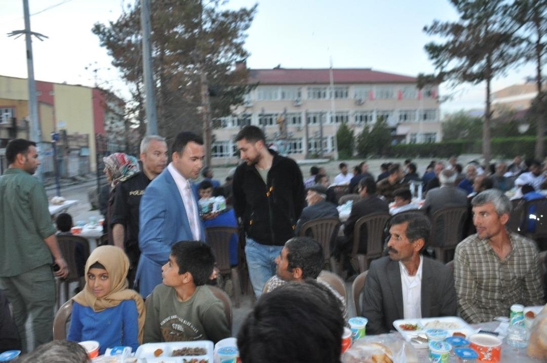 Bulanık Kaymakamından 700 kişiye iftar yemeği