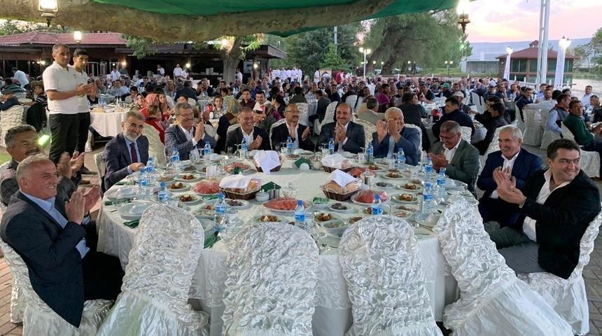 Şeker G&ouml;l&uuml;nde kurulan  şeker sofrasına Kayseri ve B&uuml;nyan&rsquo;dan bin 500 &ccedil;ift&ccedil;i katıldı