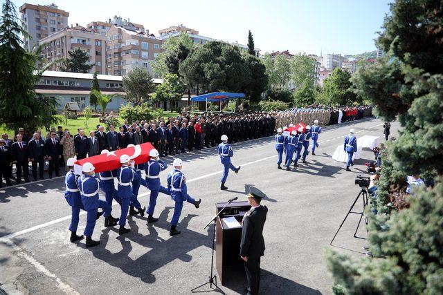 Trabzon'da şehit askerler için hüzünlü tören