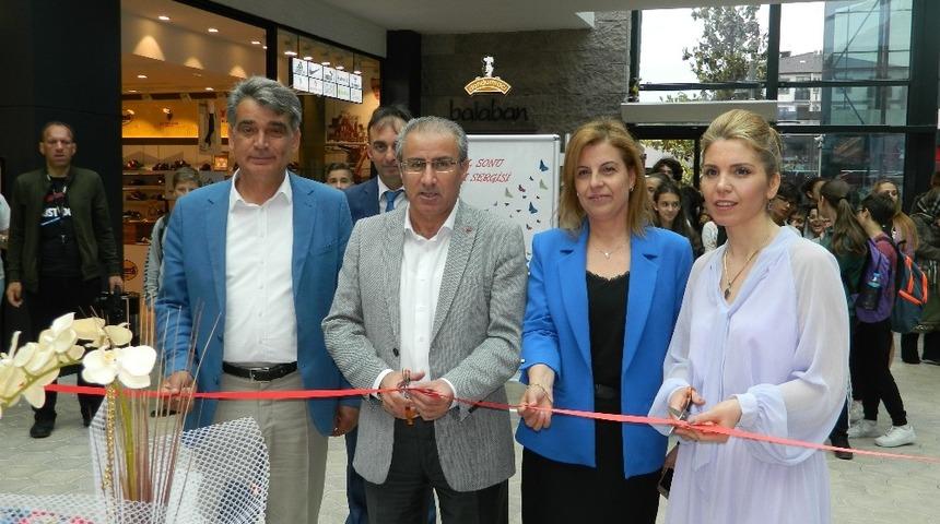 Ortaokul &ouml;ğrencilerinden g&ouml;rsel sanatlar sergisi