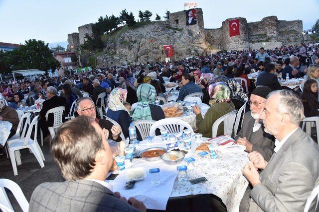 Eğirdir Belediyesi’nden  6 bin kişilik iftar