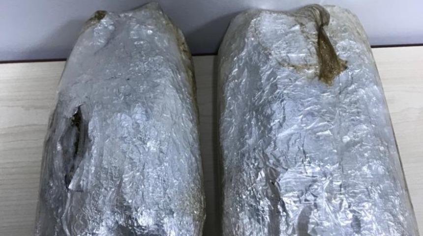 Yolcu otob&uuml;s&uuml;nde uyuşturucu madde ele ge&ccedil;irdi