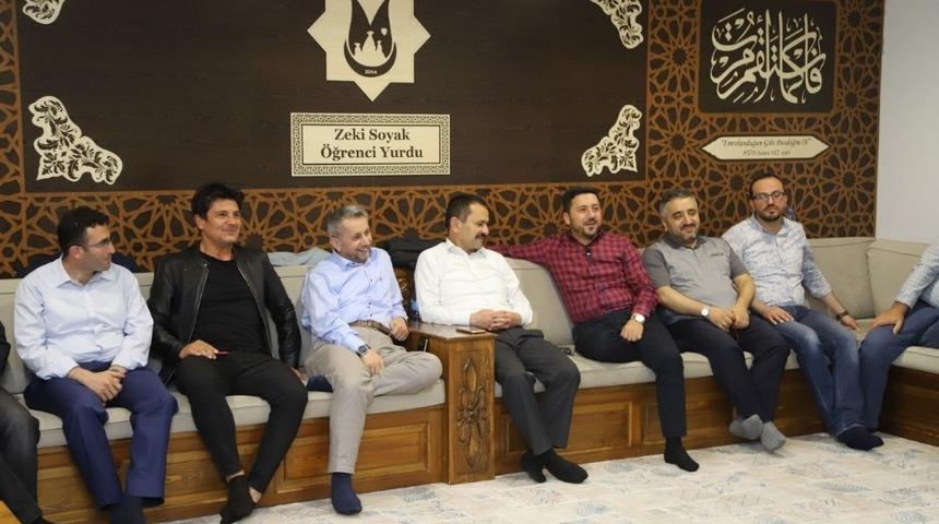 Belediye Başkanı Arı, STK&rsquo;larla sahur yaptı