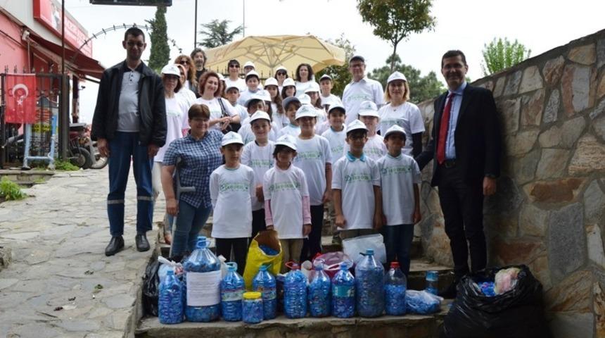 Öğrencilerden engellilere mavi kapak desteği