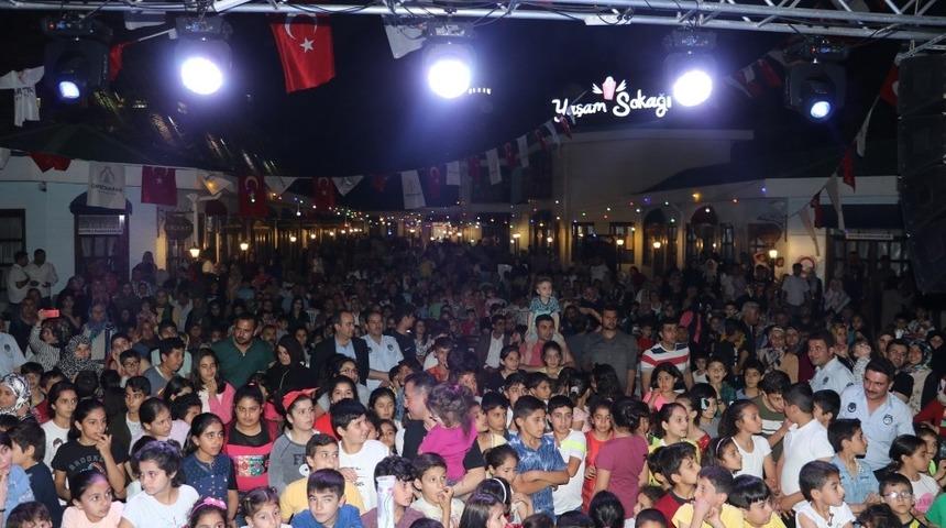 Karak&ouml;pr&uuml; yaşam sokağında Ramazan coşkusu s&uuml;r&uuml;yor