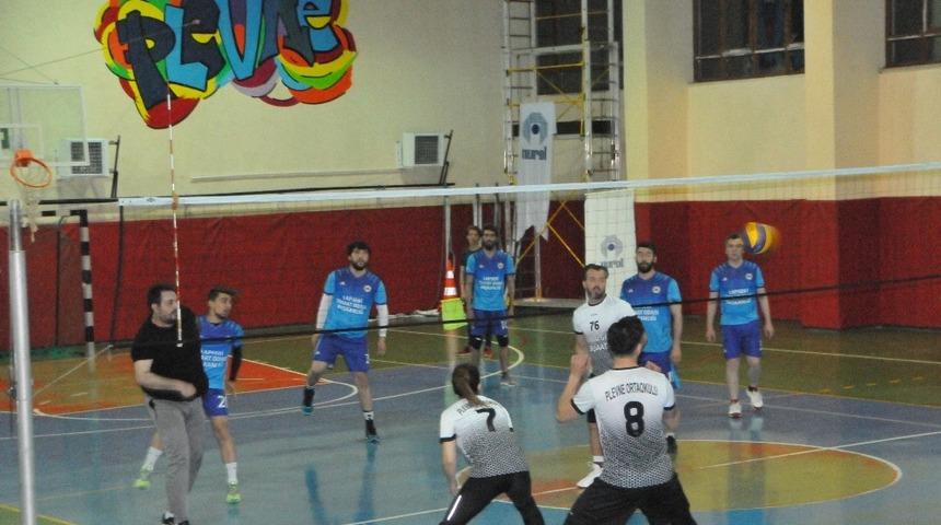 Lapseki Kaymakamlık Voleybol Turnuvası sona erdi