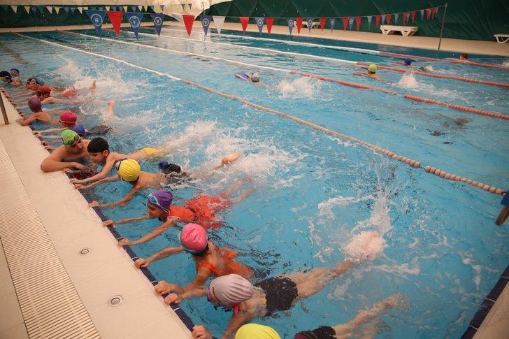 Havuzlar minik kulaçlarla şenlendi G4