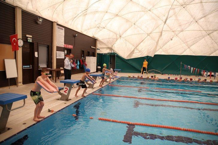 Havuzlar minik kulaçlarla şenlendi G5