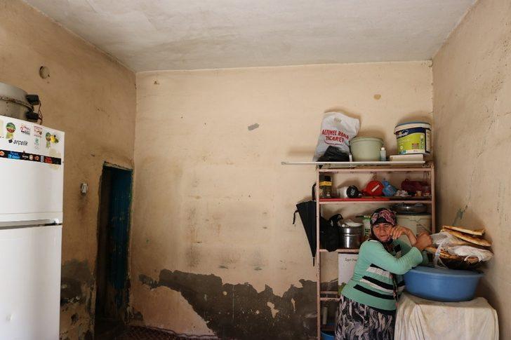 (Özel) Şeker hastası anne, çocuklarıyla rutubetli evde yaşam mücadelesi veriyor G2