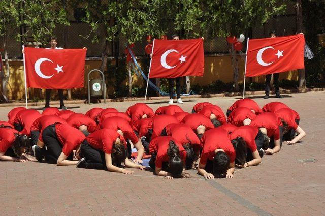 Gaziantep Kolej Vakfında gençlik şöleni coşkusu