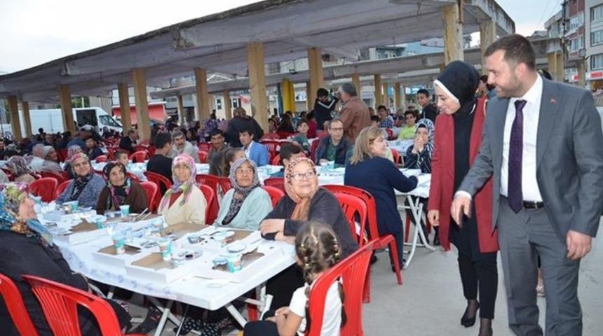Ezine Belediyesinden iftar yemeği