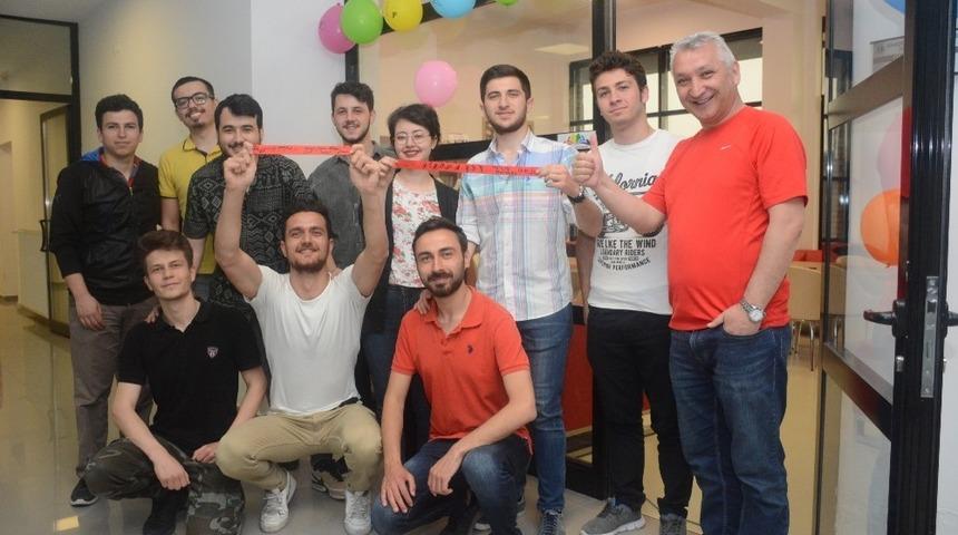 Eğitim Fak&uuml;ltesi &ouml;ğrencilerinden, &ouml;zel eğitim k&uuml;t&uuml;phanesi