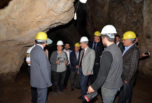 Vali Şentürk arkeolojik kazı çalışmalarını inceledi