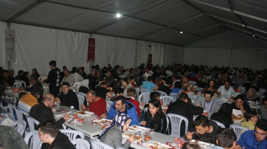 &Ouml;zkul&rsquo;dan iftar sofrasına katkı