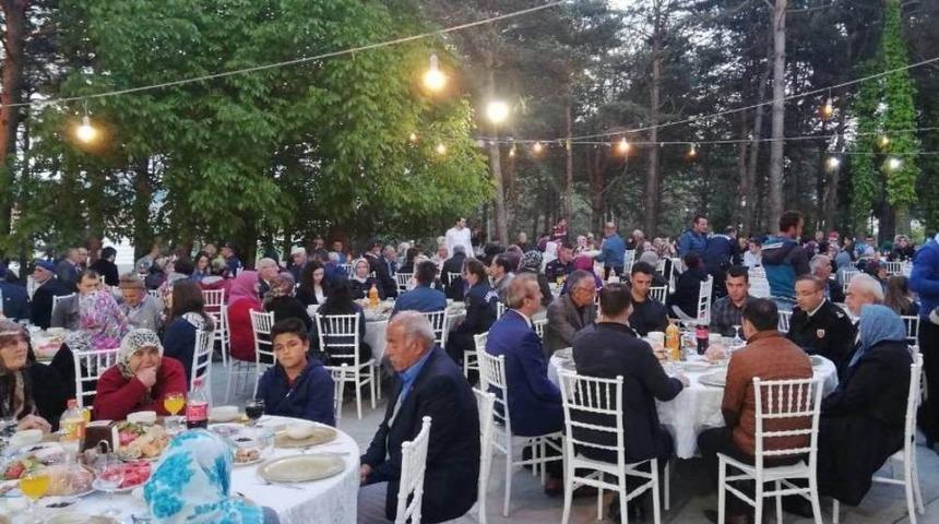 &Ccedil;aycuma Kaymakamı Şehit Aileleri ve Gaziler onuruna iftar verdi