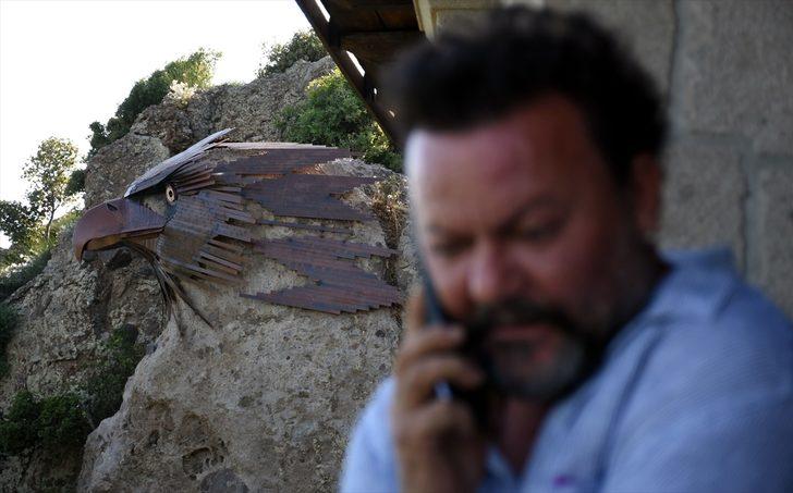 Otomobil parçalarından 'kartal başı heykeli' yaptı  G4
