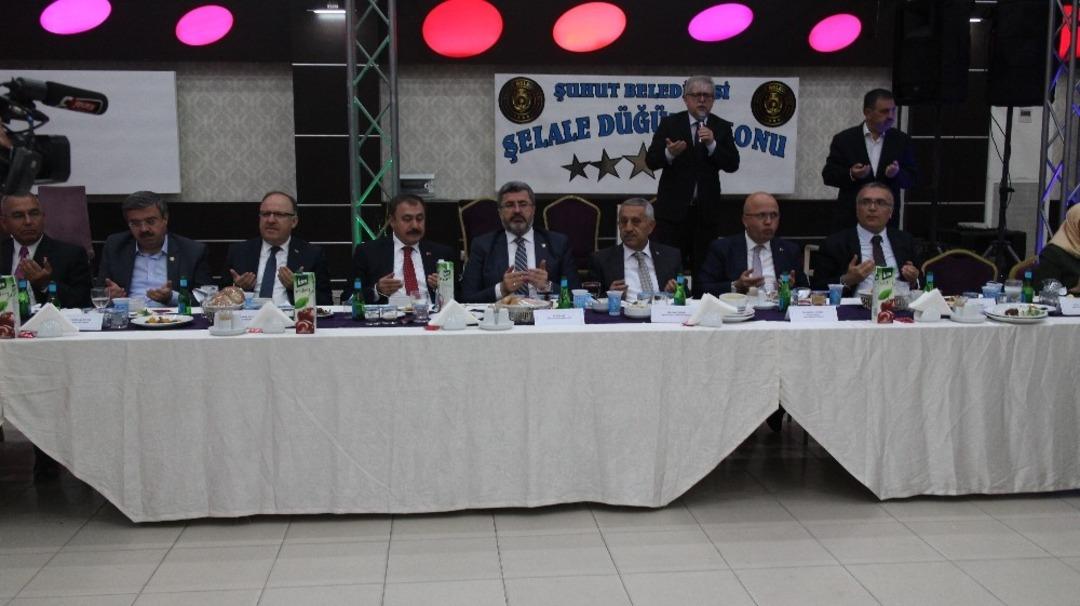 Eski Bakan Eroğlu hemşehrilerine iftar verdi