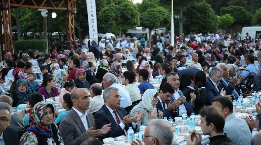 B&uuml;y&uuml;kşehir, g&uuml;nde 12 bin kişiyi g&ouml;n&uuml;l sofrasında buluşturuyor