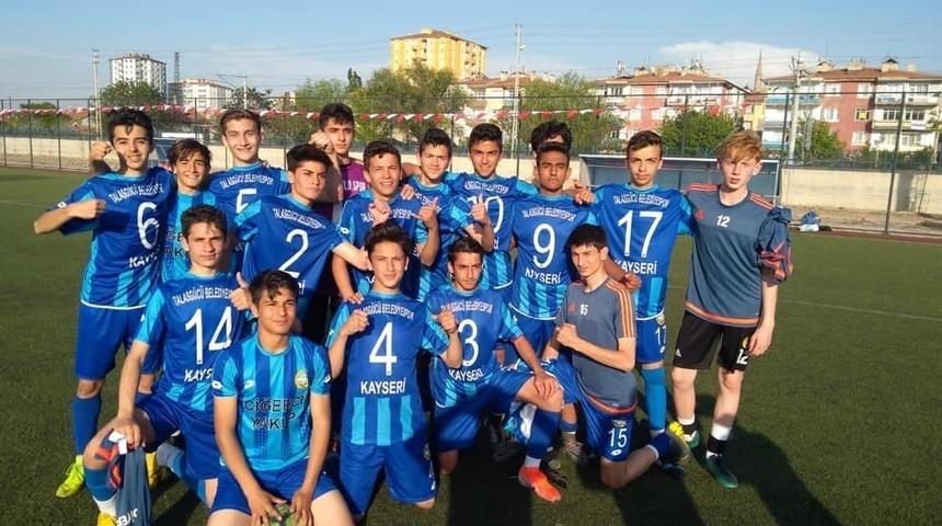 Anlamlı kupa Talasg&uuml;c&uuml; Belediyespor&rsquo;un