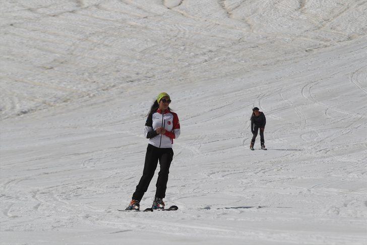 Hakkari'de mayısta kayak keyfi  G4