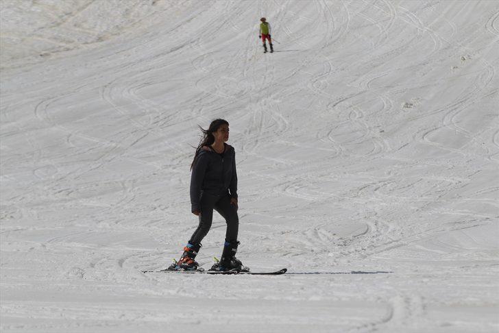 Hakkari'de mayısta kayak keyfi  G5