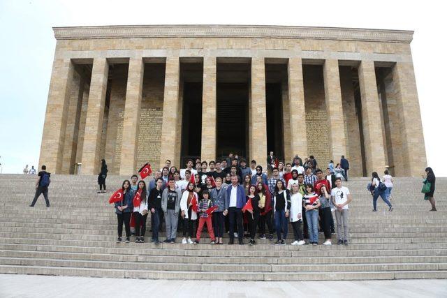 Başkan Doğan gençlerle Anıtkabir’i ziyaret etti