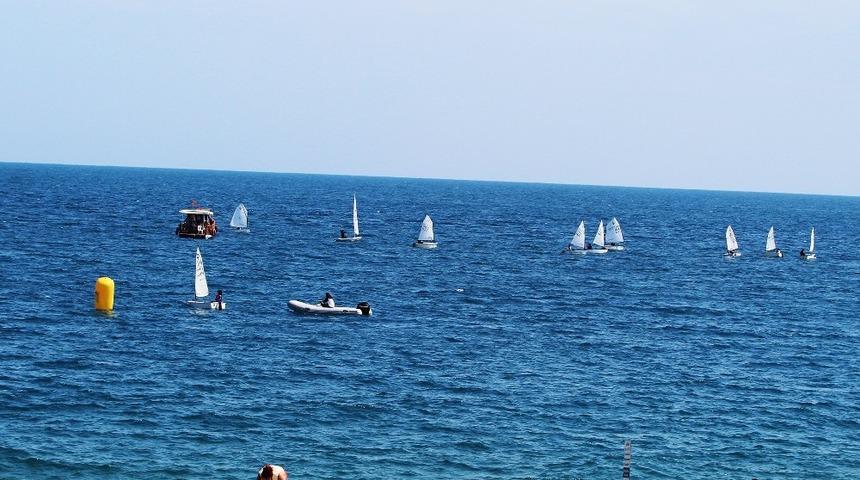 Konyaaltı Sahili&rsquo;nde yelkenli antrenmanı