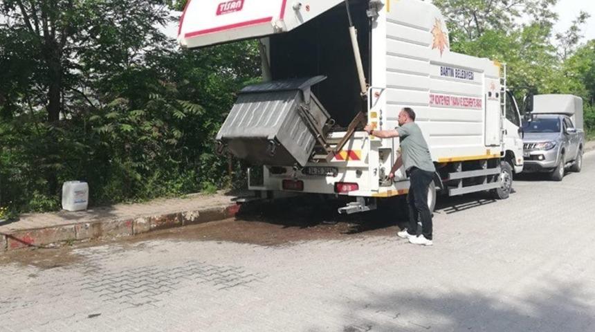 &Ccedil;&ouml;p konteynerleri dezenfekte edildi