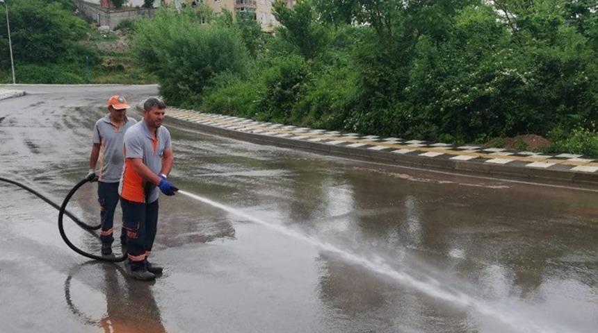 Kaynarca Caddesi’nde yollar yıkandı