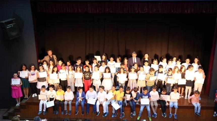 İngilizce kursiyerleri sertifikalarını aldı