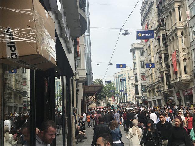 İstiklal Caddesi'nde arı paniği