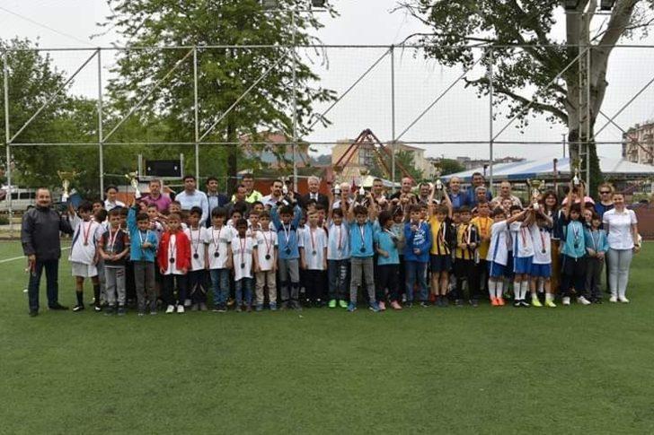 Susurluk’ta halı saha maçı ve uçurtma şenliği G2