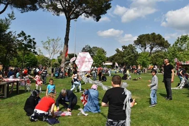 Susurluk’ta halı saha maçı ve uçurtma şenliği G5
