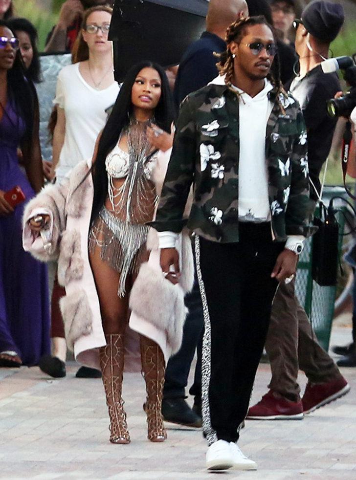 Nicki Minaj'ın dekoltesi Moda Haftası'na damga vurdu G4