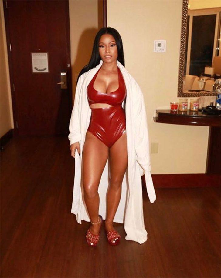 Nicki Minaj'ın dekoltesi Moda Haftası'na damga vurdu G5