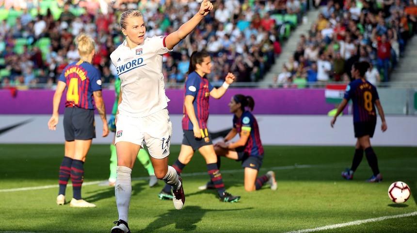 Olympique Lyon 4 - 1 Barcelona