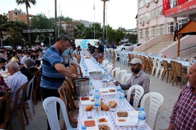 Kaymakamlık ve belediyeden kardeşlik sofrası