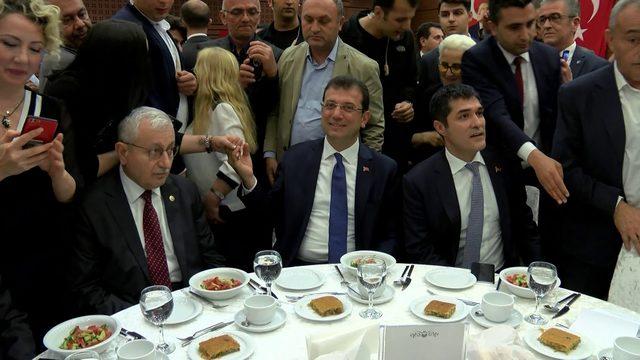 Ekrem İmamoğlu İYİ Parti İl Başkanlığı'nın iftar programına katıldı
