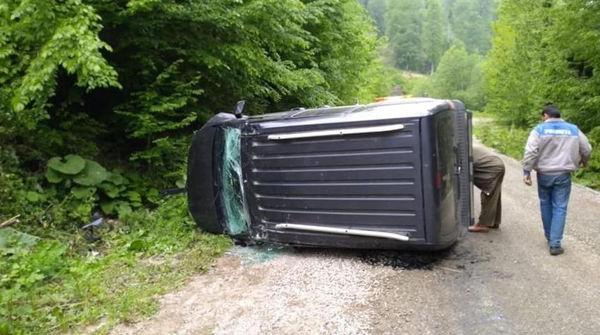 Virajı alamayan otomobil devrildi: 1 yaralı