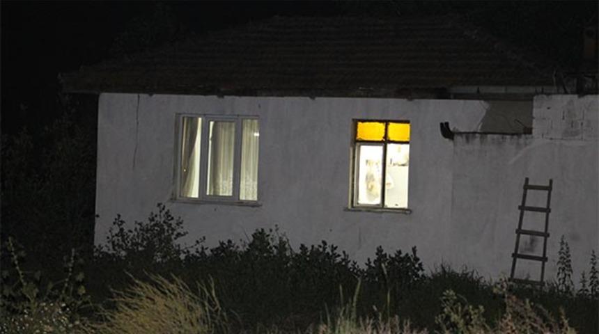 Vahşet evi! 2 yaşındaki bebek ve annesini pompalı tüfekle vurdu!